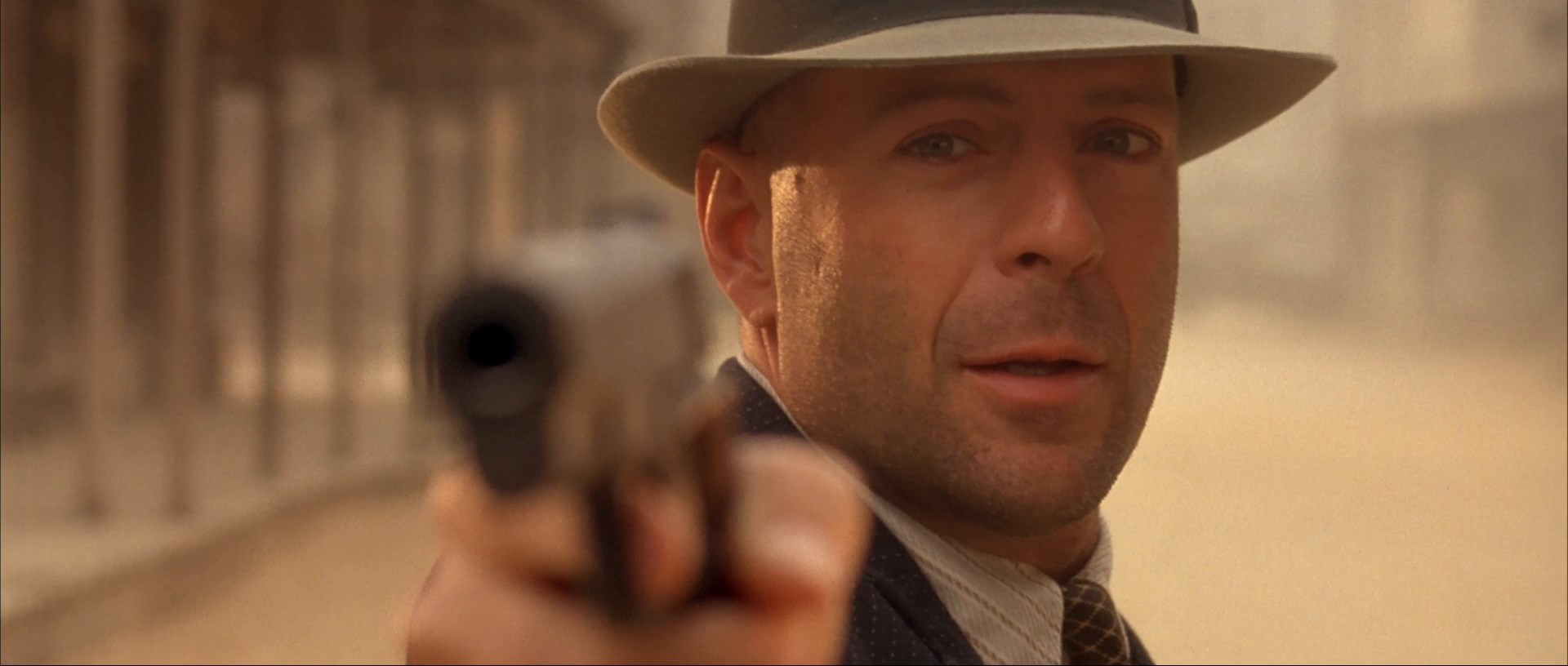 Герой брюса уиллиса. Брюс Уиллис герой одиночка. Last man standing (1996) Bruce Willis.